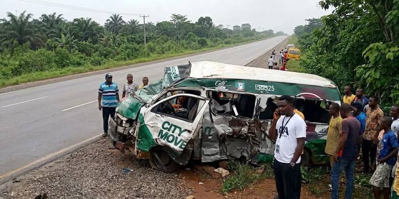 City Boy Movement Bus Crashes Along Lagos-Ibadan Expressway_ City Boy Movement Bus involved in accident along Lagos-Ibadan Expressway