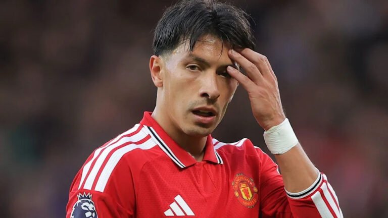 Martinez apologises after Man United crisis talks with Carrick, club leaders