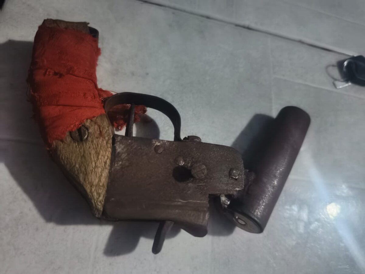 Oyo police arrest 3 armed robbers, recover locally made pistol, live cartridge